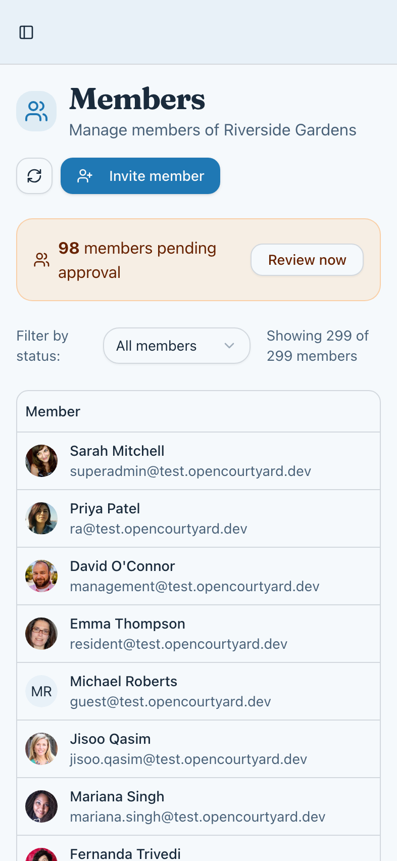 The members list, with roles, statuses and a notice of members pending approval.
